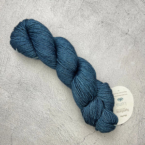 A skein of Symfonie Luna yarn on a grey surface, made by Knit Pro.