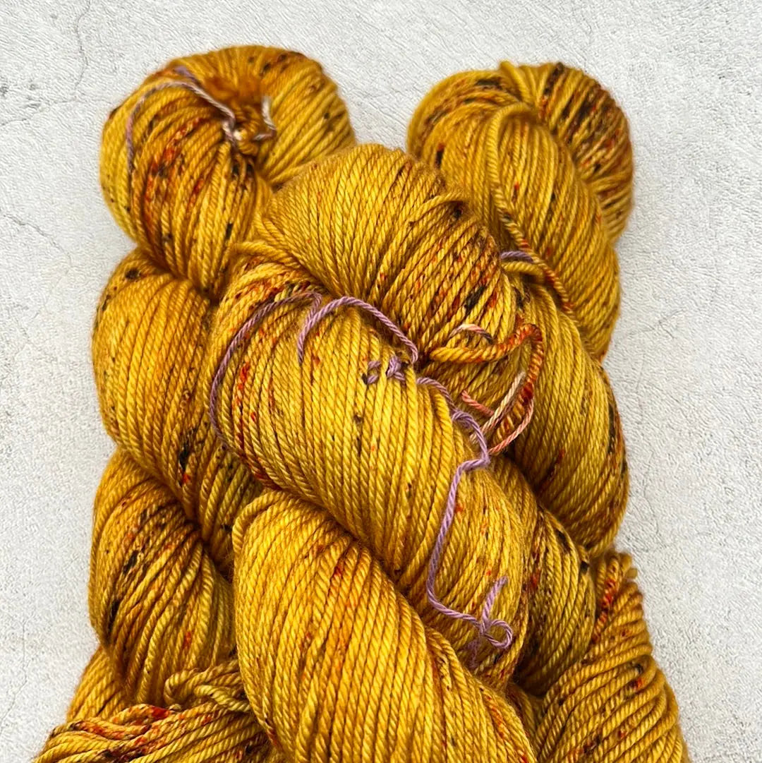 STAR DUST SPARKLE - Merino/Gold Stellina - Hand Dyed Shades of